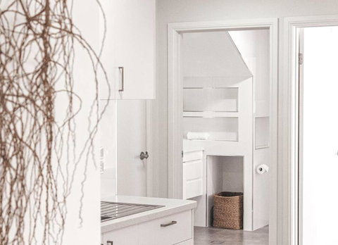 BAY PROPERTIES . Summer Salt On Main - Lismore Accommodation 2