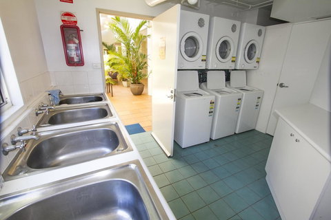 Port Douglas Apartments - Adults Only Oasis - Lismore Accommodation 35