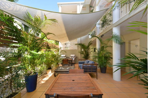 Port Douglas Apartments - Adults Only Oasis - Lismore Accommodation 11