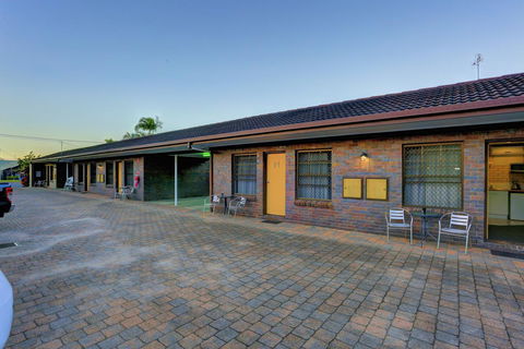 Chalet Motor Inn - Lismore Accommodation 10