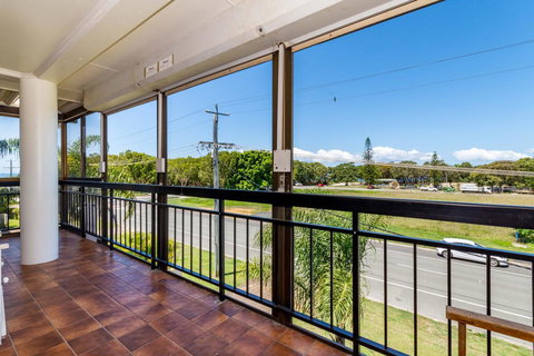 Spacious Unit Overlooking Moreton Bay - Boyd St, Woorim - Lismore Accommodation 9