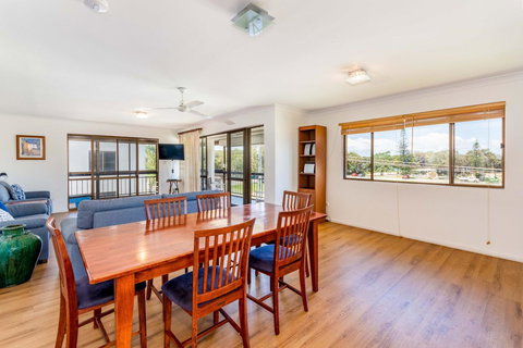 Spacious Unit Overlooking Moreton Bay - Boyd St, Woorim - Lismore Accommodation 7