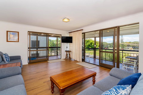 Spacious Unit Overlooking Moreton Bay - Boyd St, Woorim - Lismore Accommodation 11