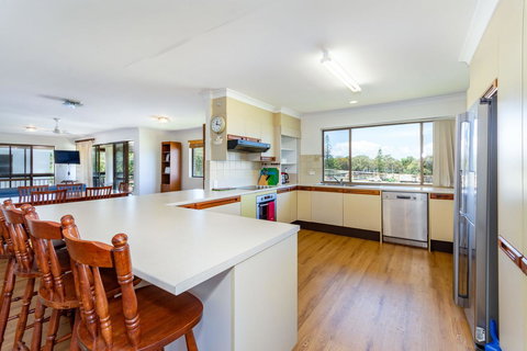 Spacious Unit Overlooking Moreton Bay - Boyd St, Woorim - Lismore Accommodation 8
