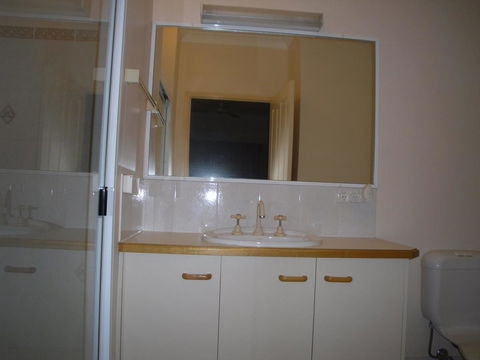 Ground Floor, Family Unit On The Canal With Free WIFI! - Lismore Accommodation 3