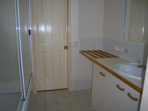 Ground Floor, Family Unit On The Canal With Free WIFI! - Lismore Accommodation 5