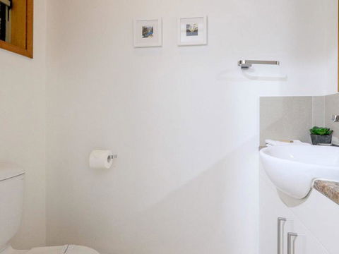 Claytons 1 By Discover Stradbroke - Lismore Accommodation 5
