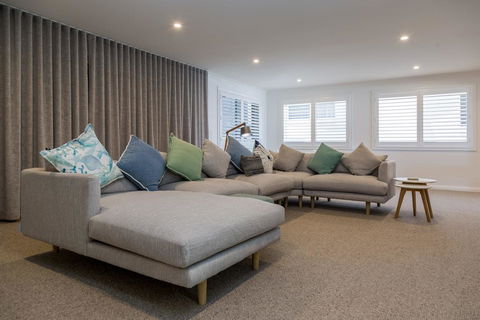 'Salt & Light' Mollymook - Lismore Accommodation 2