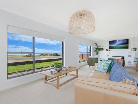 10 OCEAN VILLA - Lismore Accommodation 1