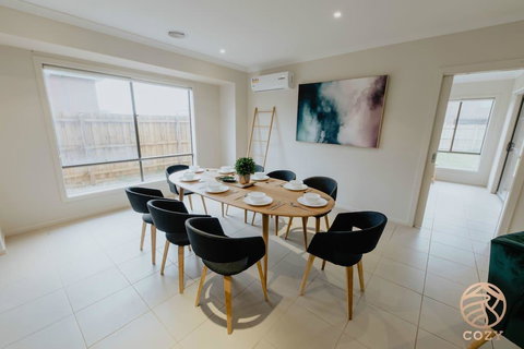 113, Balanchin Street Family Resort In Point Cook - Lismore Accommodation 2