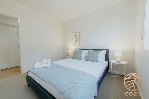 118 Refreshing 3BR Werribee Family House - Lismore Accommodation 2