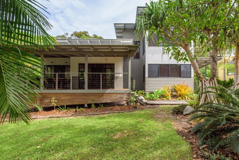 12 Naiad Court- Pool, Sleeps 8, Close To Beach - Lismore Accommodation 1