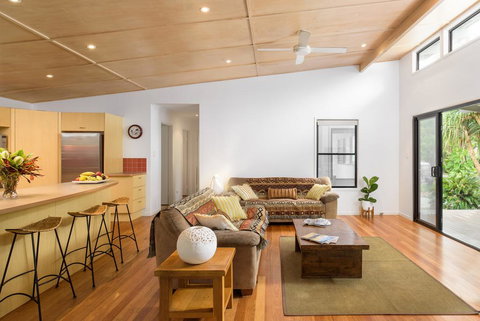 12 Naiad Court- Pool, Sleeps 8, Close To Beach - Lismore Accommodation 3