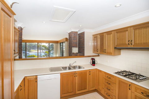 16 Shipton Cres - Secluded Away - Lismore Accommodation 1