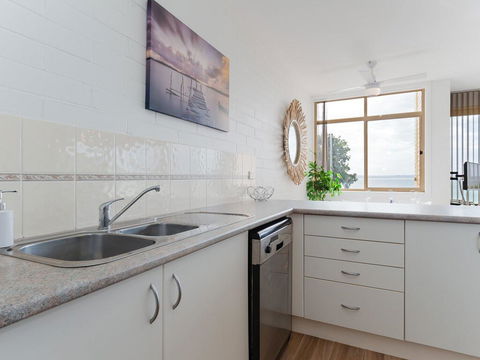 2 'Little Hut' 20 Kurrawa Close - Stunning Water Views Of Little Beach - Lismore Accommodation 3