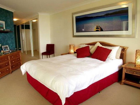 2 'Magnus Pines' 52-56 Magnus Street - Stunning Unit With Aircon, Water Views & Foxtel - Lismore Accommodation 2