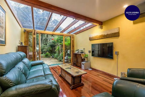 2 Bed Renovated Terrace - Erskinville - Lismore Accommodation 2