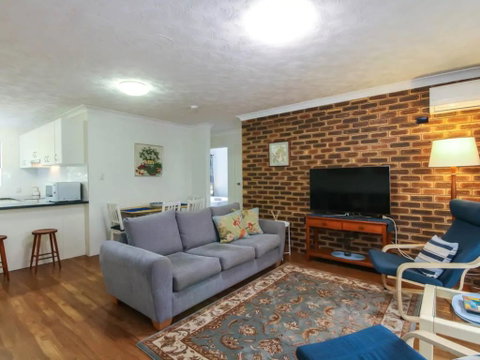 2 Bedroom St Lucia Apartment Close To UQ And CityCat - Lismore Accommodation 0