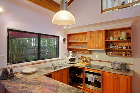 2 Manfred Street, Belongil Beach - Susie's Beach House - Lismore Accommodation 3