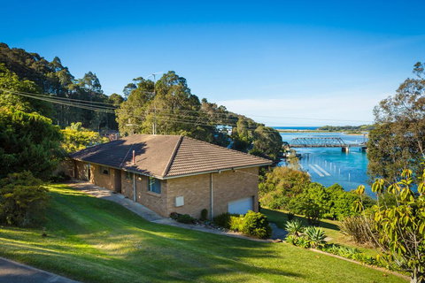 2 Water Crescent - Retro Haven - Lismore Accommodation 0