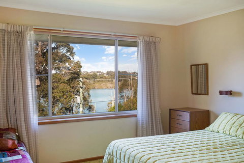2 Water Crescent - Retro Haven - Lismore Accommodation 3