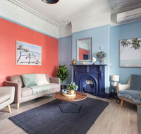 2-Bed Apartment Metres From Coogee Beach and Dining - Lismore Accommodation