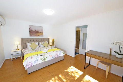 Best Location Entire House Staycation Parkland Surrounding - Lismore Accommodation 1