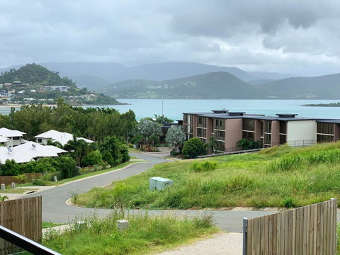 DAYDREAMING Airlie Beach, Water Views & Only 200m To Boardwalk. - Lismore Accommodation 2