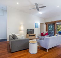 33 Bangalow - Narrawallee's Beautiful Bungalow - Lismore Accommodation