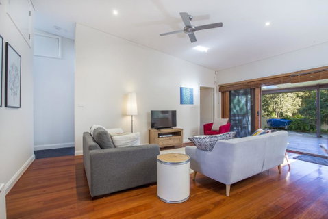 33 Bangalow - Narrawallee's Beautiful Bungalow - Lismore Accommodation 0