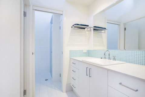 33 Bangalow - Narrawallee's Beautiful Bungalow - Lismore Accommodation 1