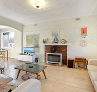 4 MONTROSE AVE - retro home in the heart of town - Lismore Accommodation