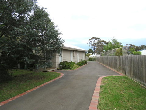 5 Little Penguin Crt, Cowes - Cottage Near The Beach - Lismore Accommodation 0