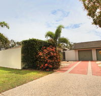 6 Petrie Ave Marcoola Pet Friendly Linen supplied - Lismore Accommodation