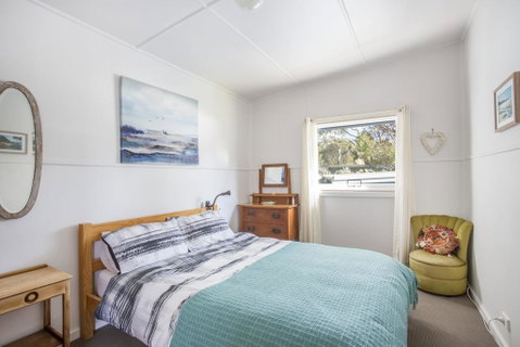 681 Murramarang Rd - Retro Beach Cottage - Lismore Accommodation 3