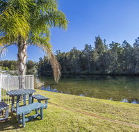 77 Lake Entrance Rd - Waterfront Wonder - Lismore Accommodation