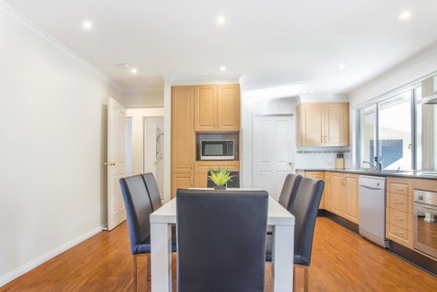 77 Lake Entrance Rd - Waterfront Wonder - Lismore Accommodation 3