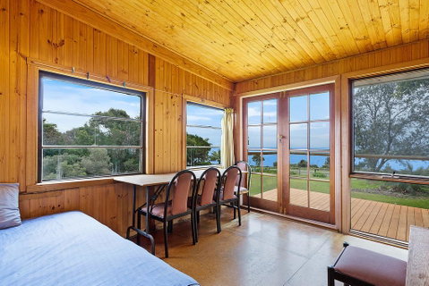 98 Ocean Parade - Rustic Log Cabin - Lismore Accommodation 3