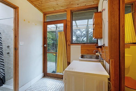 98 Ocean Parade - Rustic Log Cabin - Lismore Accommodation 1