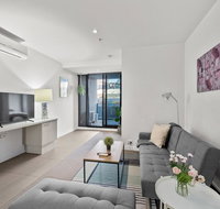 A Bright  Airy CBD Apt Next to Southern Cross - Lismore Accommodation