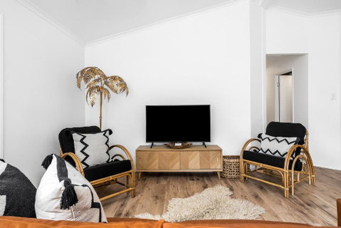 A PERFECT STAY - 3 Salty Sisters - Lismore Accommodation 3