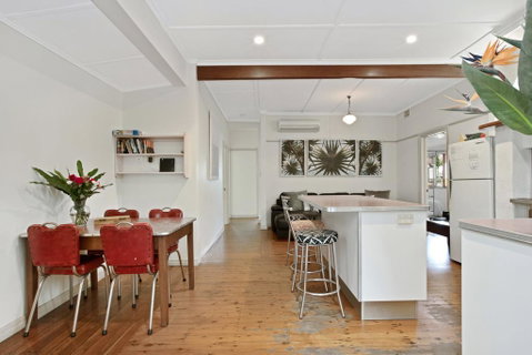 A SWEET ESCAPE - Byron Surf Cottage - Walk To Byron - Lismore Accommodation 3