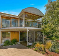 A Wave From it All - Lismore Accommodation