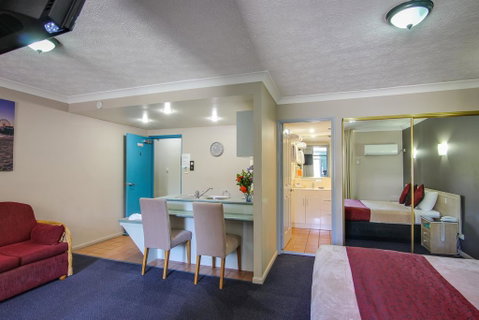 AAA Airport Albion Manor Apartments And Motel - Lismore Accommodation 2