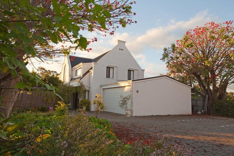 Aarn House B&B Airport Accommodation - Lismore Accommodation 2