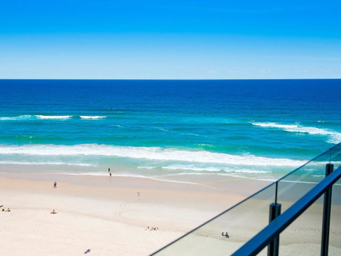 Absolute Beachfront In The Heart Of Surfers Paradi - Lismore Accommodation 1