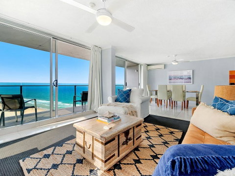 Absolute Beachfront In The Heart Of Surfers Paradi - Lismore Accommodation 0