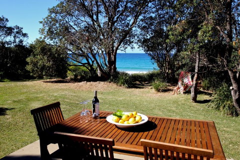 Absolute Beachfront Mollymook - Lismore Accommodation 1