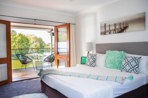 Absolute Lakefront - Port Douglas - Lismore Accommodation 3