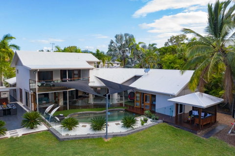 Absolute Lakefront - Port Douglas - Lismore Accommodation 1